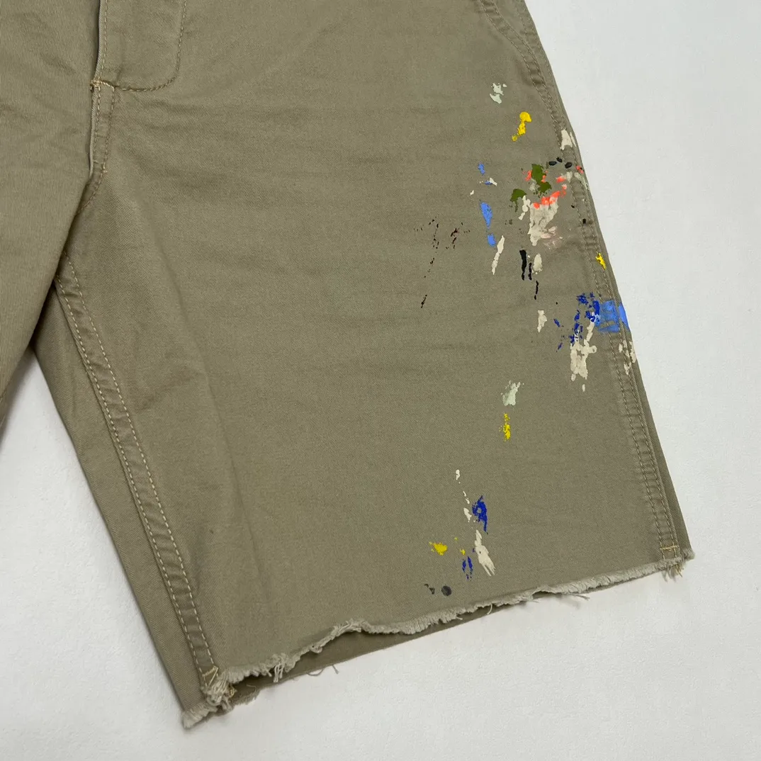 GALLERY DEPT. RICKY SHORT/KHAKI Splash-ink knife-cut khaki work shorts, khaki color 30-32-34-36 code, re-adjusted version, re-washed to make old VINTAGE, hand-made acrylic splash-ink graffiti, genuine cowhide steel stamped LOGO leather tag, original version with LOGO buttons